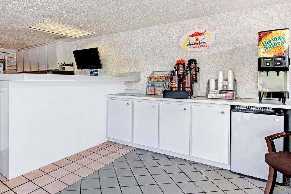 Americana Inn & Suites Lake Magdalene Luaran gambar