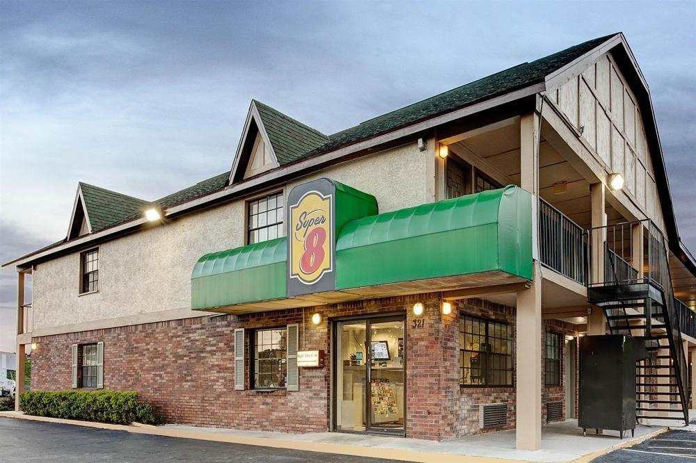 Americana Inn & Suites Lake Magdalene Luaran gambar