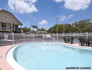 Americana Inn & Suites Lake Magdalene Luaran gambar
