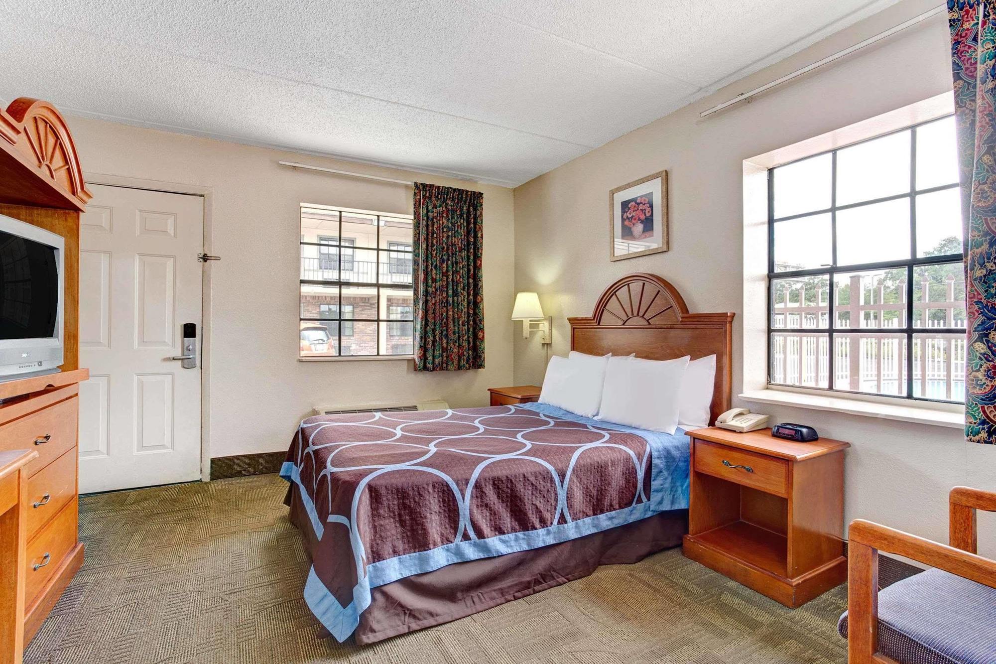 Americana Inn & Suites Lake Magdalene Luaran gambar