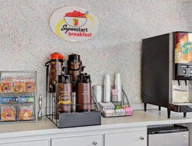 Americana Inn & Suites Lake Magdalene Luaran gambar